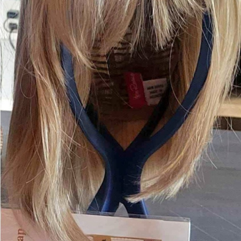Jon Reneau wig ..new not sure if the color but it’s a beautiful blonde